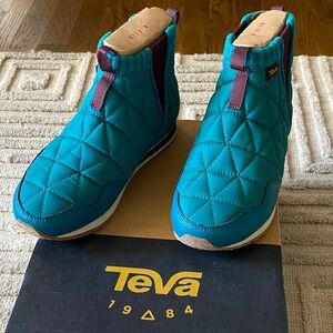 Teva Women's Pull On Ember Mid Shoes